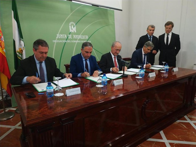 Firma del protocolo para que Andalucía acoja un foro global internacional de debate sobre movilidad sostenible