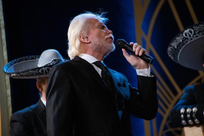 Edmundo Arrocet canta en el capítulo de 'El cilo puede esperar' dedicado a María Teresa Campos