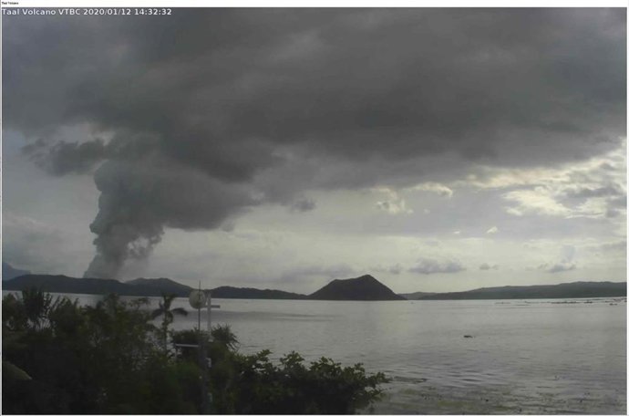 Volc Taal en erupció, a les Filipines.