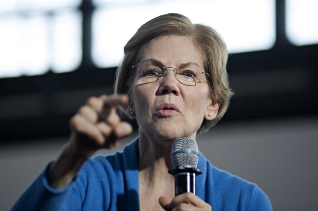 Warren says Sanders told him that a woman could not reach the White House Elizabeth Warren