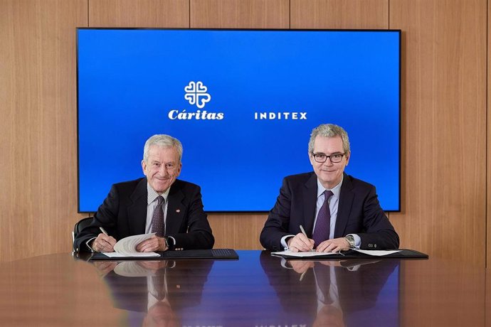 Acuerdo entre Cáritas e Inditex firmado el 14 de enero en la sede de Inditex en Arteixo (A Coruña) entre los presidentes de ambas organizaciones, Pablo Isla y Manuel Bretón, respectivamente