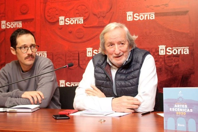 Lucas Fernández (izda) y Jesús Bárez explican la campaña cultural invierno-primavera en Soria.