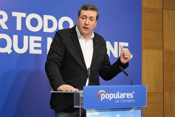El portavoz del PP de Cantabria, Íñigo Fernández