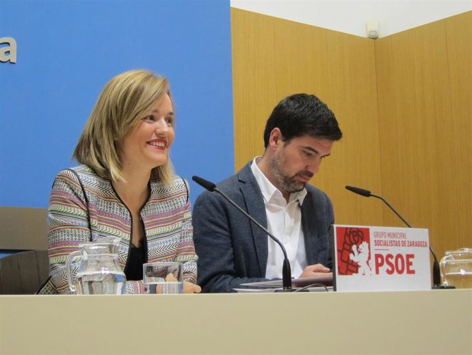 Pilar Alegria y Horacio Royo, concejales del grupo del PSOE en el Ayuntamiento de Zaragoza