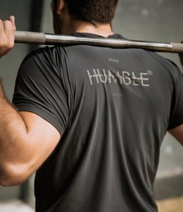 La firma de moda deportiva reutiliza las redes abandonadas en el mar para su colección de 2020