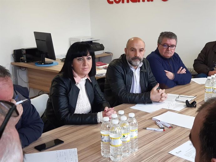 Néstor Rego con el comité de crisis de As Pontes