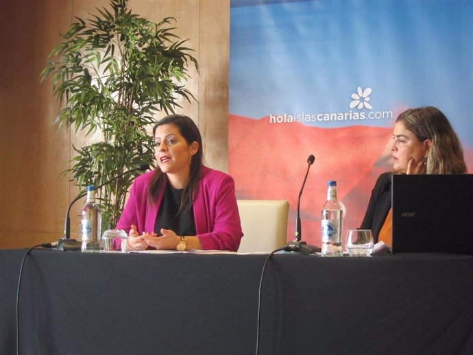 La consejera de Turismo del Gobierno de Canarias, Yaiza Castilla y la gerente de Promotur, María Méndez, en rueda de prensa