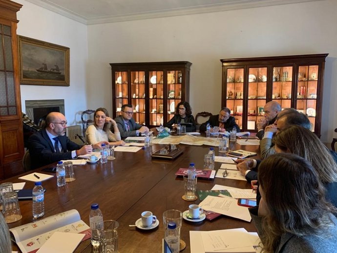 El consejero de Cultura y Turismo, Javier Ortega, se reúne con representantes de la región norte de Portugal.