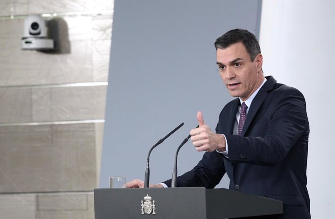 El presidente del Gobierno, Pedro Sánchez, en rueda de prensa tras la primera reunión del consejo de ministros del Gobierno de coalición de PSOE y Unidas Podemos en la XIV Legislatura, en Madrid (España), a 14 de enero de 2020.