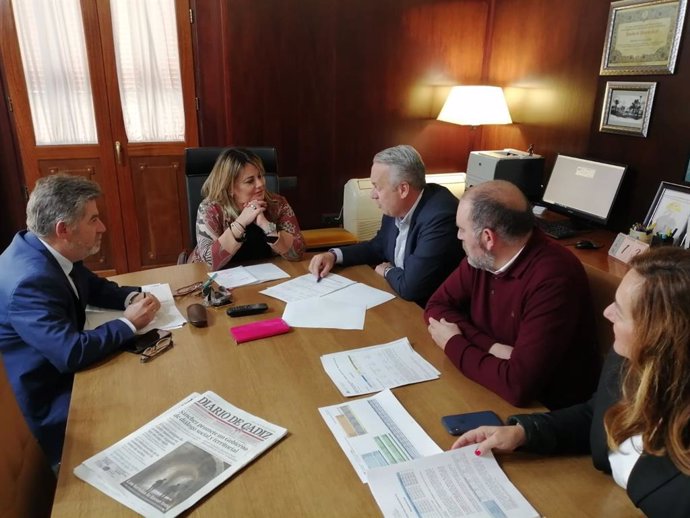 Reunión del diputado Juan Carlos Ruíz Boix con la alcaldesa de Puerto Real, Elena Amaya