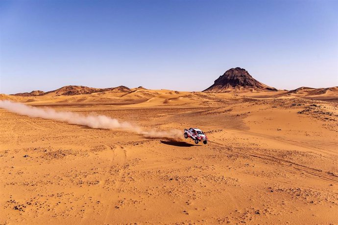 Fernando Alonso durante la octava etapa del Rally Dakar