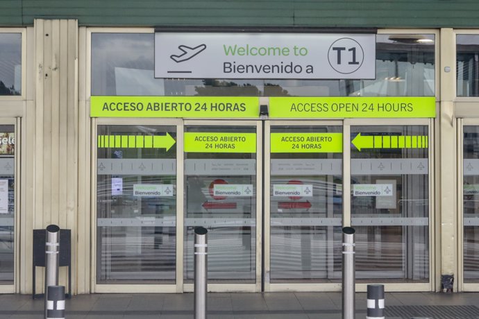 Entrada a la Terminal 1 del aeropuerto Adolfo Suárez Madrid-Barajas  durante la operación salida de Navidad, en Madrid a 20 de diciembre de 2019.