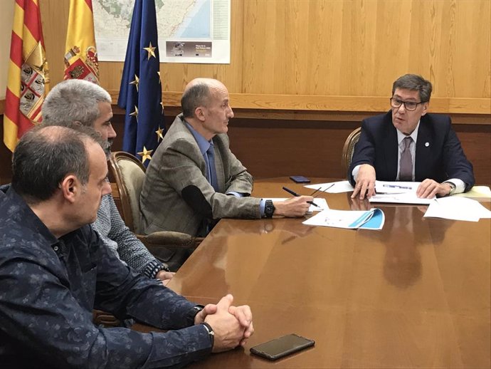 El consejero Arturo Aliaga se ha reunido con los sindicatos de Ferroatlántica del Cinca.