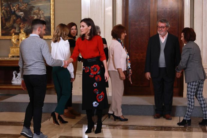 La Reina recibe a familias e hijos de asesinadas por violencia de género y expre