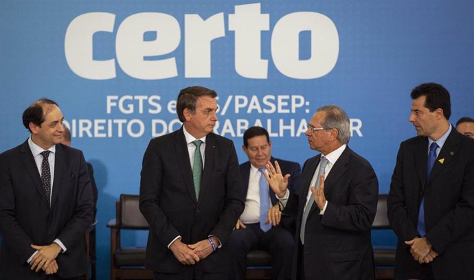 El presidente de Brasil , Jair Bolsonaro, y el ministro de Economía, Paulo Guedes.