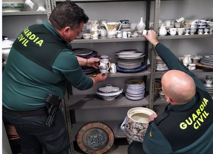 Guardia Civil detiene a dos experimentados delincuentes por el robo de cerca de 400 piezas de porcelana de los siglos XVIII y XIX