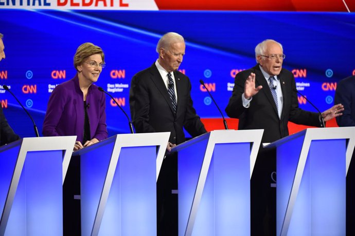 EEUU.- La tensión entre Sanders y Warren centra el séptimo debate de los candida