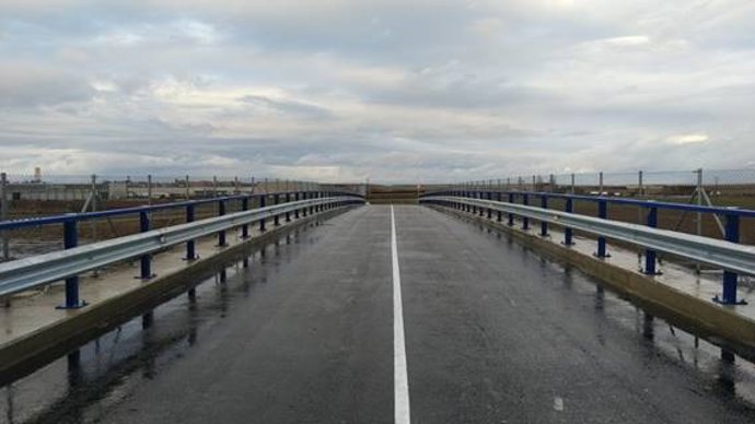 Paso superior sobre la autovía A-6 en Castrogonzalo (Zamora).