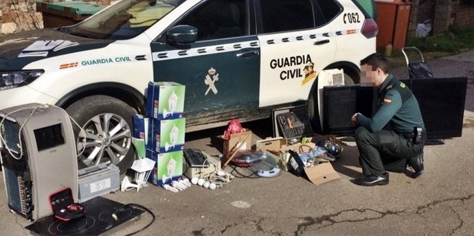 [Cáceres] Rdo Nota P. La Guardia Civil Detiene A Un Garliteño Por Robos En Viviendas De Sus Propios Vecinos