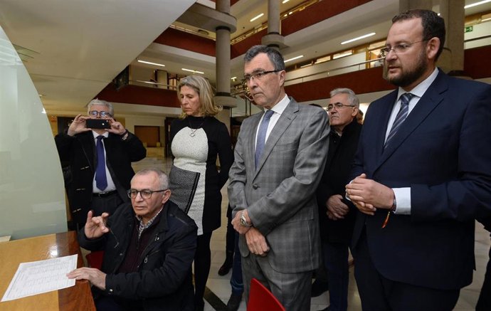 El alcalde inaugura la primera Oficina Accesible de Atención Ciudadana en la Plaza de Europa