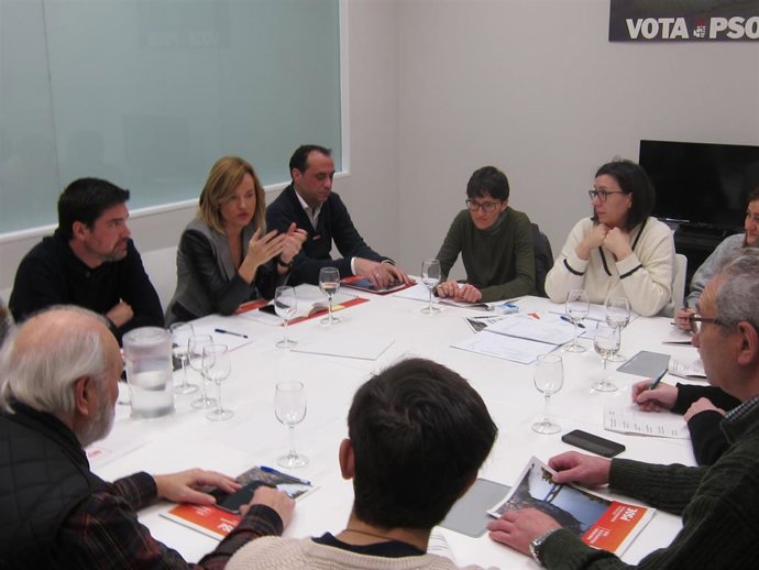 El grupo del PSOE en el Ayuntamiento de Zaragoza se reúne con miembros del Consejo de la Ciudad para hablar de los presupuestos y las enmiendas.