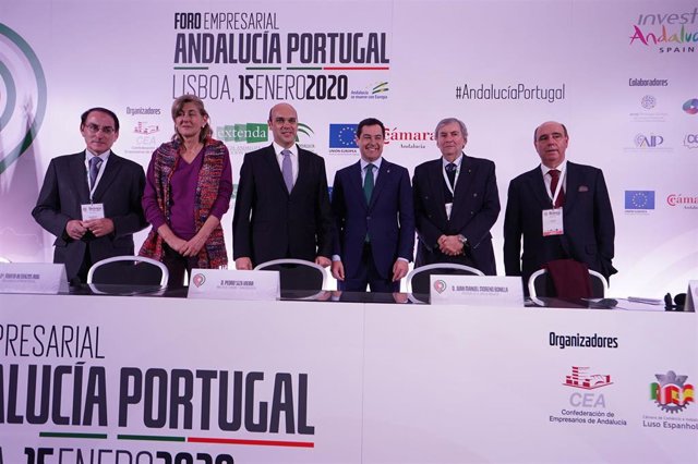 Juanma Moreno, en Lisboa, en un foro empresarial entre Andalucía y Portugal