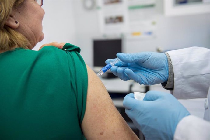 Baleares.- Comienza la campaña de vacunación contra la gripe que en las Pitiusas repartirá 15.180 vacunas