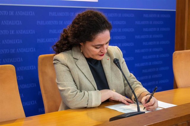 La portavoz del grupo parlamentario Adelante Andalucía, Inmaculada Nieto, en rueda de prensa este miércoles