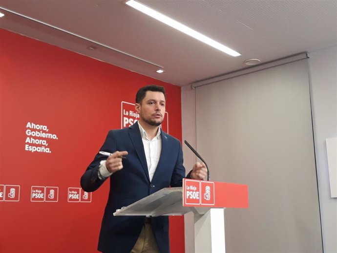 El portavoz del Grupo Parlamentario Socialista, Raúl Díaz, en comparecencia de prensa