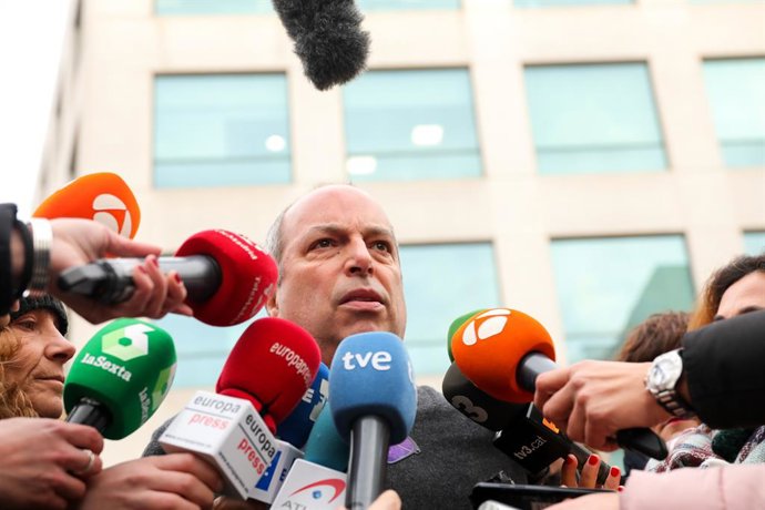 El portavoz de los controladores aéreos sentados en el banquillo por un delito de abandono de servicio público por paralizar la actividad aeronáutica entre los días 3 y 4 de diciembre de 2010, Daniel Zamit