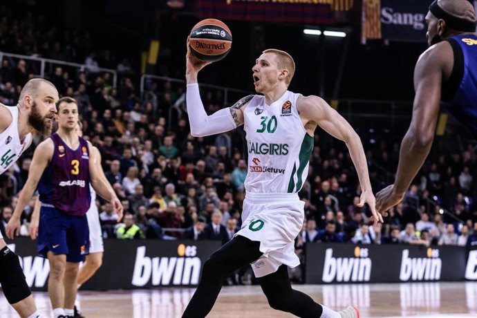 Aaron White jugando con el Zalgiris Kaunas