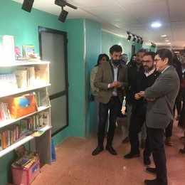 El consejero de Salud, Manuel Villegas inauguró la Biblioteca Solidaria del hospital Rafael Méndez