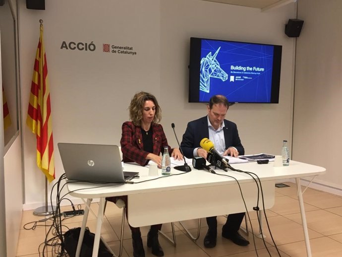 La consellera de Empresa y Conocimiento de la Generalitat, ngels Chacón, y el consejero delegado de Acció, Joan Romero