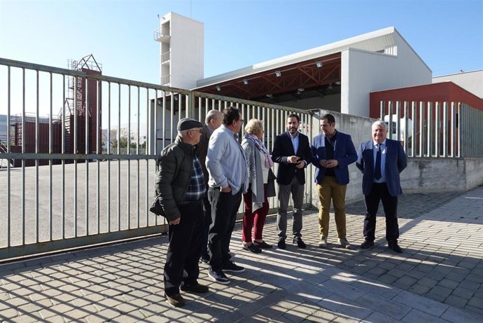 Pérez y ediles socialistas en el parque de bomberos de Campanillas