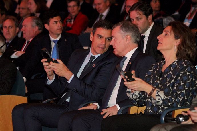 El lehendakari Iñigo Urkullu i el president del Govern central, Pedro Sánchez, parlen durant la Inauguració al Kursaal de Sant Sebasti de la Conferncia Internacional sobre el Canvi Climtic 'Change the Change'.