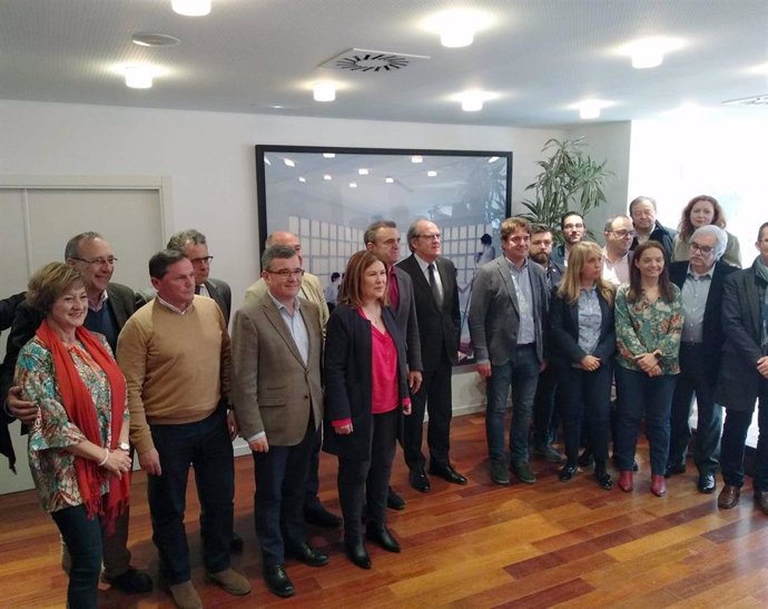 El secretario general del PSOE-M, José Manuel Franco, y el portavoz del PSOE en la Asamblea de Madrid, Ángel Gabilondo, se reúne con alcaldes socialistas de la región.