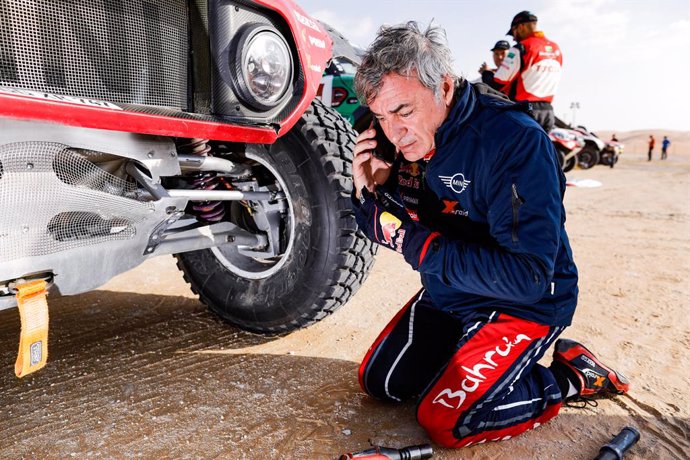 Rally/Dakar.- Sainz: "Prudencia porque queda todavía mucha carrera"  