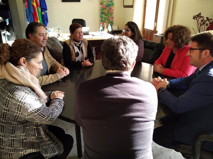 Los diputados provinciales de Cs, Carmen Santa María y Manuel Benjumea, visitan a La Roda de Andalucía