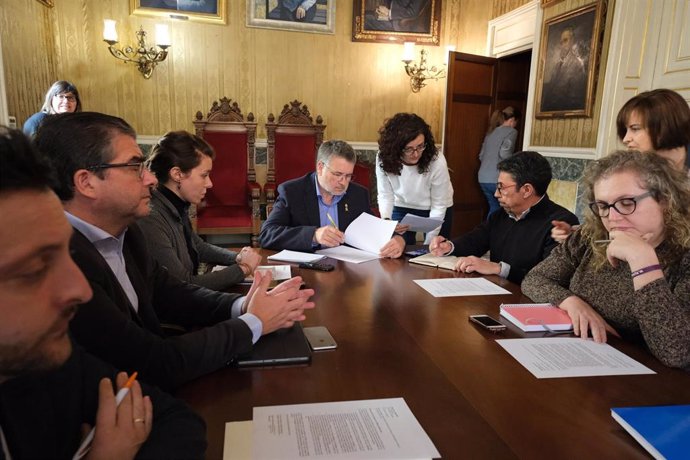 El alcalde de Tarragona, Pau Ricom, convoca una junta de portavoces para hablar de la explosión en la planta petroquímica de La Canonja