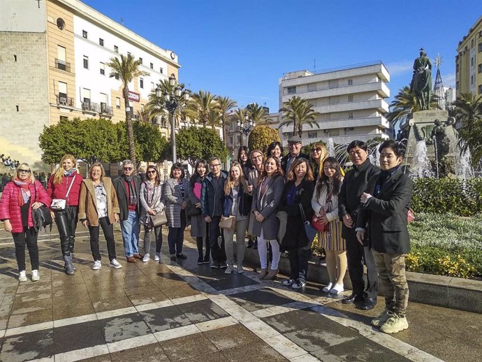 Profesores de español de diferentes nacionalidades en su visita a Cádiz
