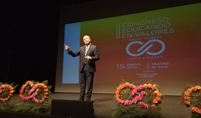 Imbroda durante su intervención en el II Congreso 'Educando en valores', en Pozoblanco (Córdoba).