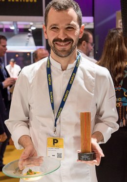 El chef Miguel Carretero del Restaurante Santerra, galardón del I Concurso Nacional de Escabeches en Madrid Fusión.
