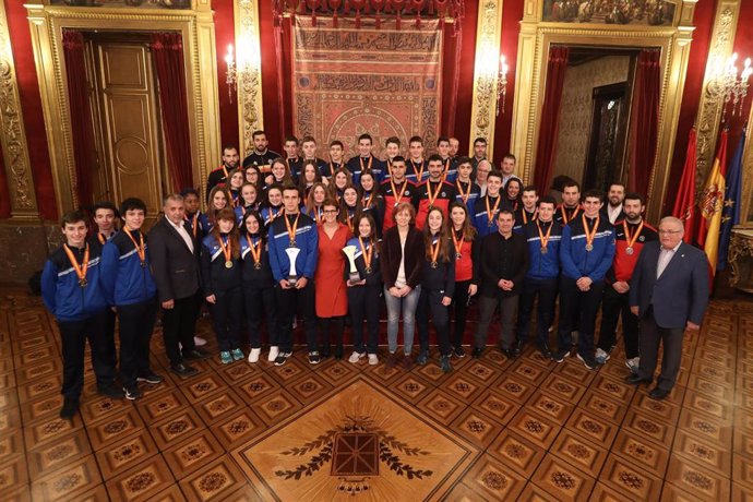 Recepción en el Palacio de Navarra a las selecciones Infantil Femenina y Cadete Masculina de balonmano