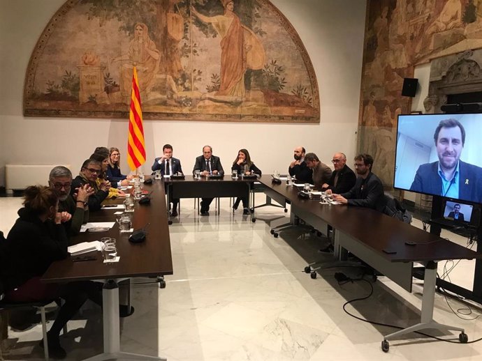 Reunión del presidente de la Generalitat, Quim Torra, el vicepresidente, Pere Aragons, y la consellera de Presidencia, Meritxell Budó, con partidos y entidades independentistas