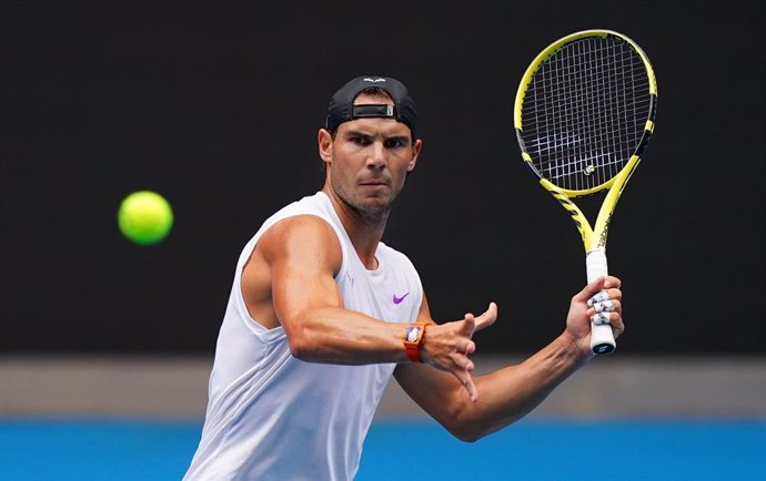 Rafa Nadal entrenando en Melbourne Park para el Abierto de Australia 2020