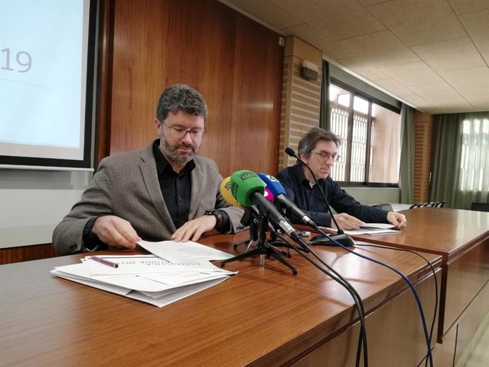 El presidente del Colegio de Aparejadores de Mallorca, Daniel Tur, y el secretario técnico, Mateu Moyá.