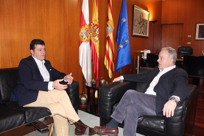 El Presidente de la DPH, Miguel Gracia se reúne con el Comisionado para el Reto Demográfico en Aragón, Javier Allué.