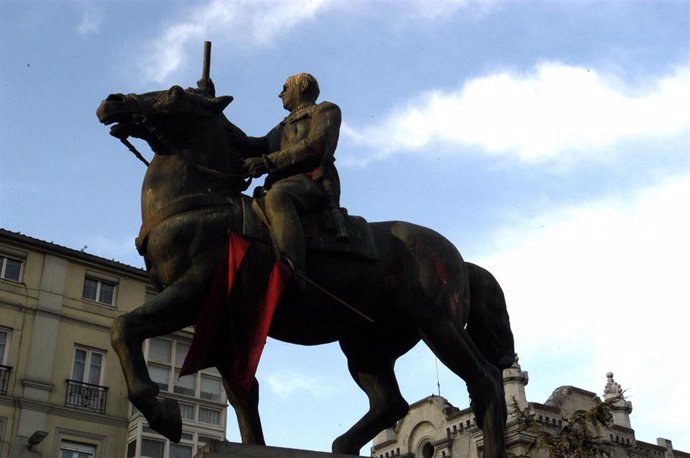 Imagen de la estatua de Franco ubicada en la plaza del Ayuntamiento de Santander
