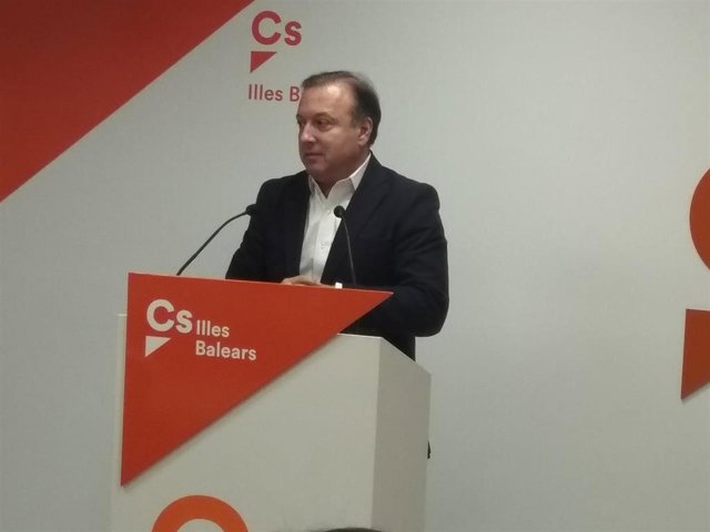 El portavoz del Comité Autonómico de Ciudadanos Baleares, Joan Mesquida, en rueda de prensa.