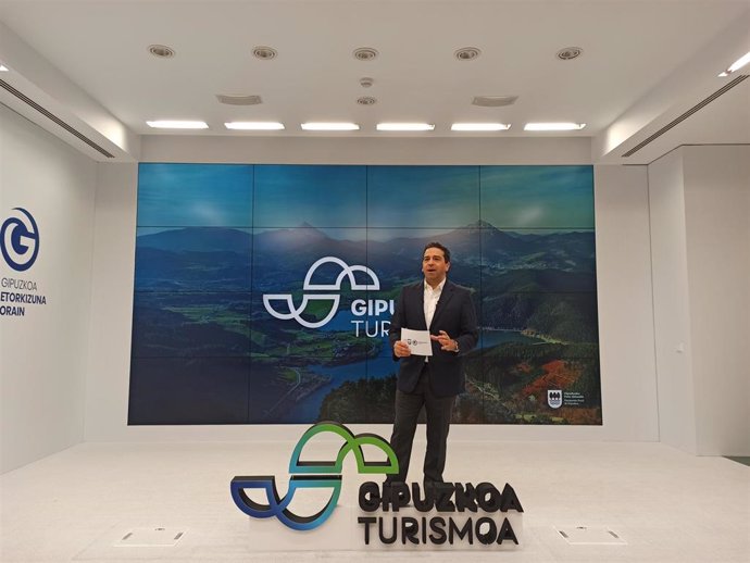 Imanol Lasa presenta la nueva marca turística de Gipuzkoa.